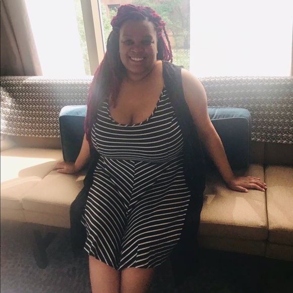 Meet your Top Rated Posh Seller Katikapreโ - Picture 10 of 13